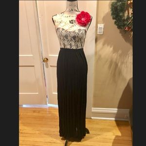 NWT- Maxi dress by Forever 21
